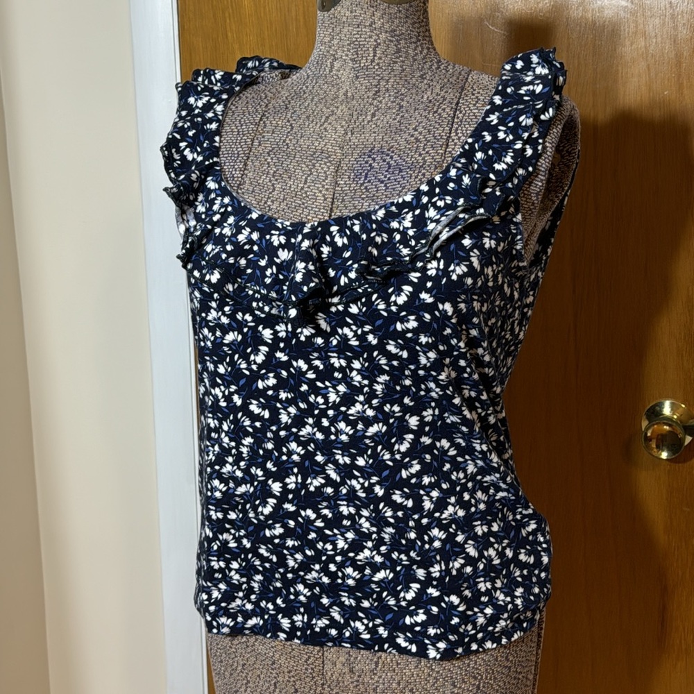 Chaps Womens Large Sleeveless Blouse Navy Blue & White Floral Ruffle Neck